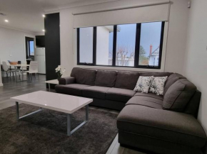 New modern 3 bedroom apartment in St Kilda East